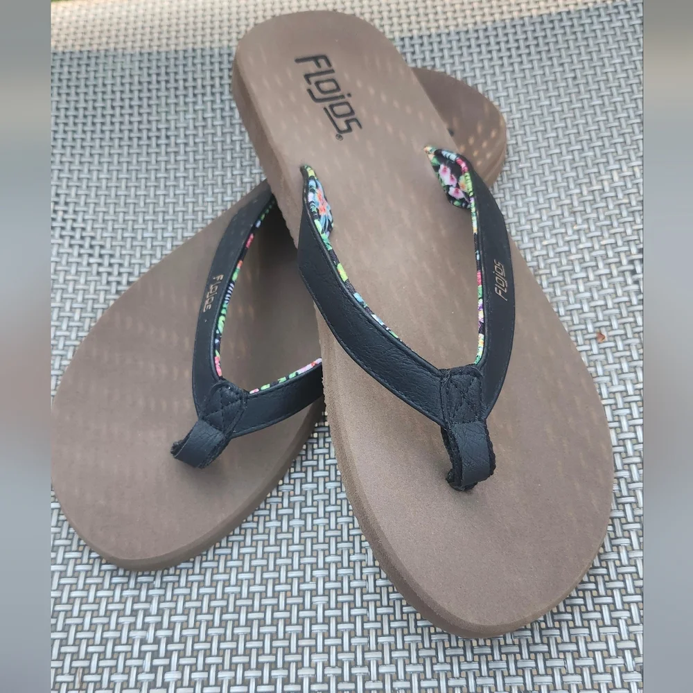 Flojos Women's Black And Floral Comfort Flip Flop Sandal Size 6